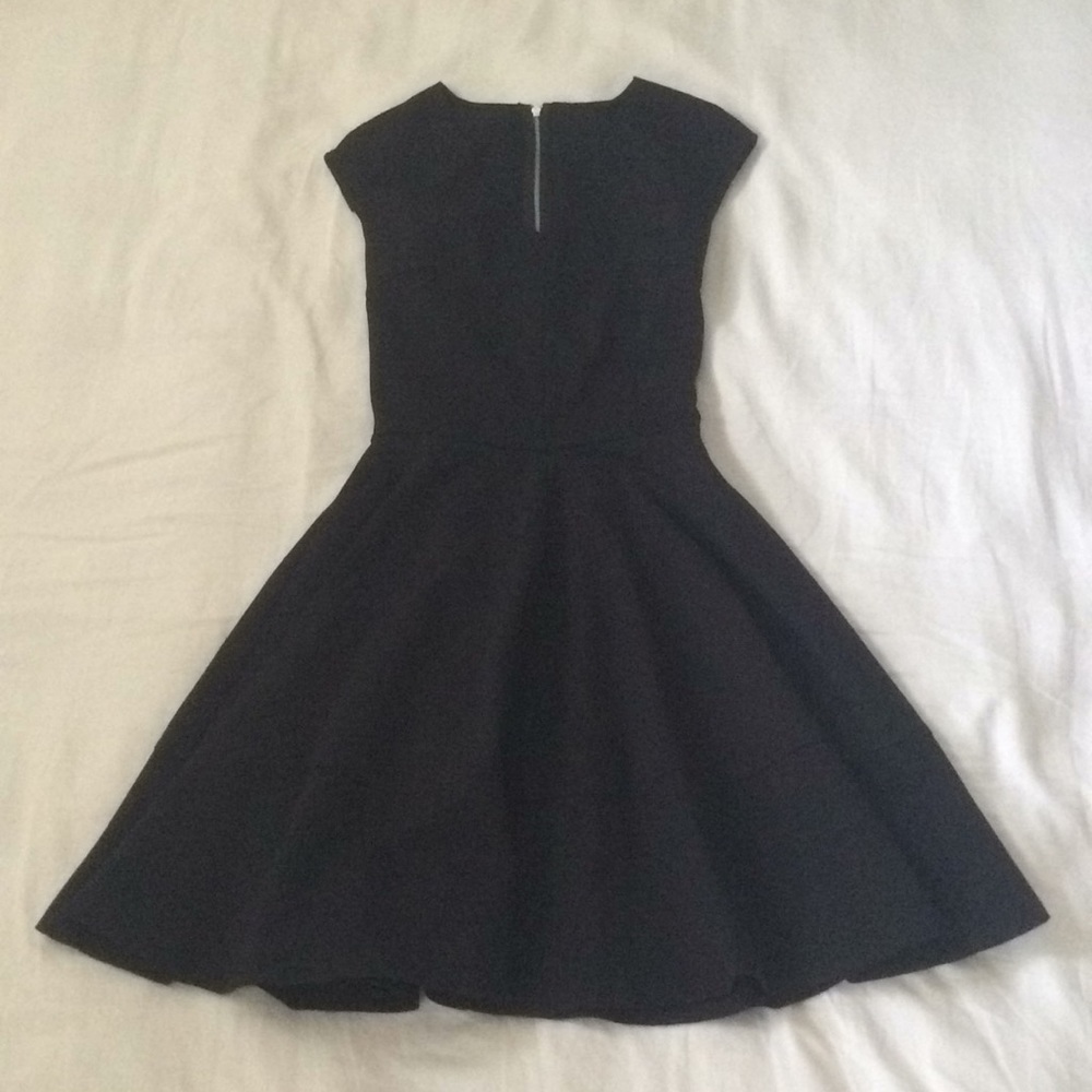 😍LULU’S black skater dress hello world